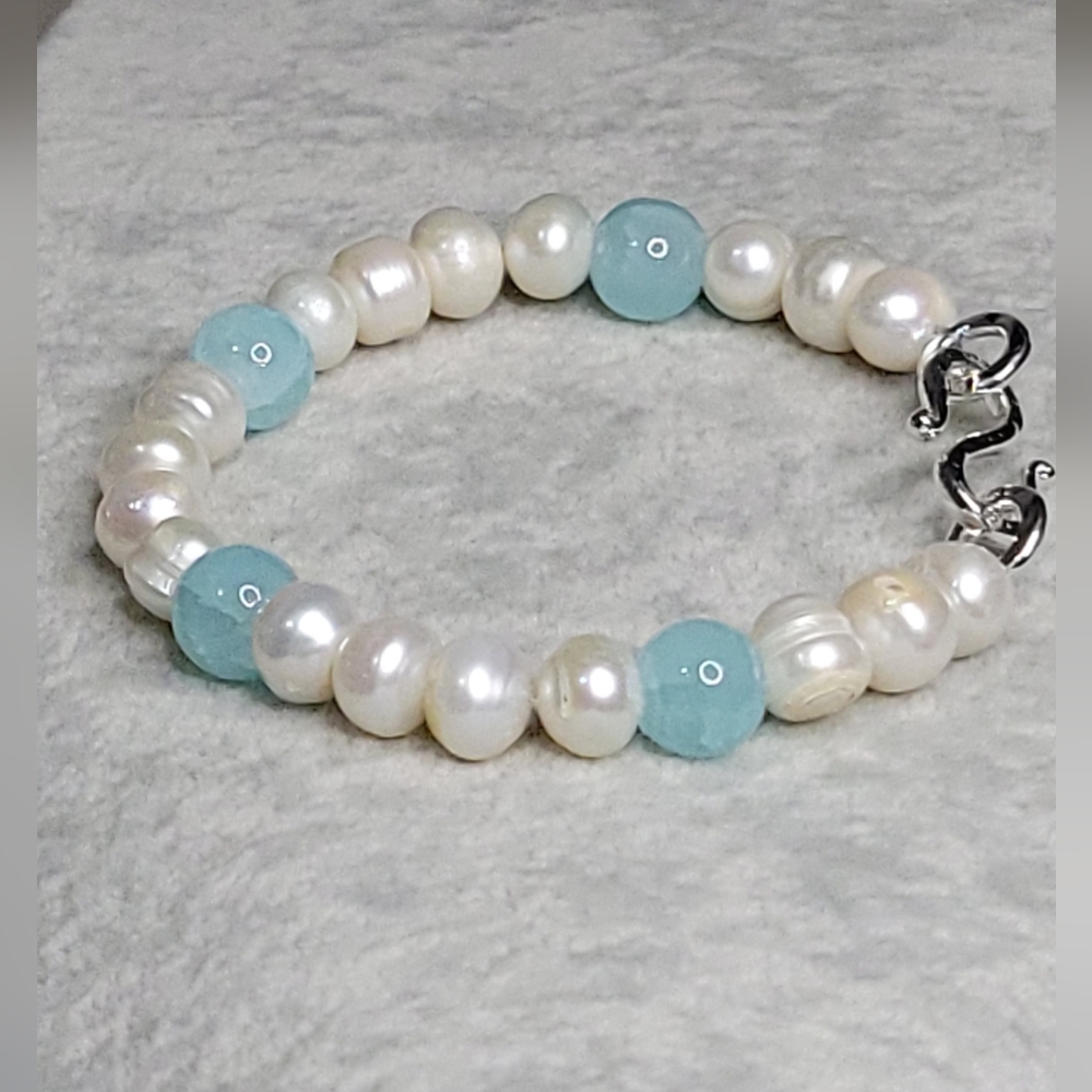 Beautiful Aquamarine and Pearl Bracelet